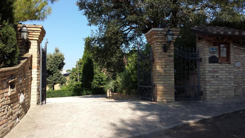 Agriturismo Col Morino Bed & Breakfast Pineto Luaran gambar