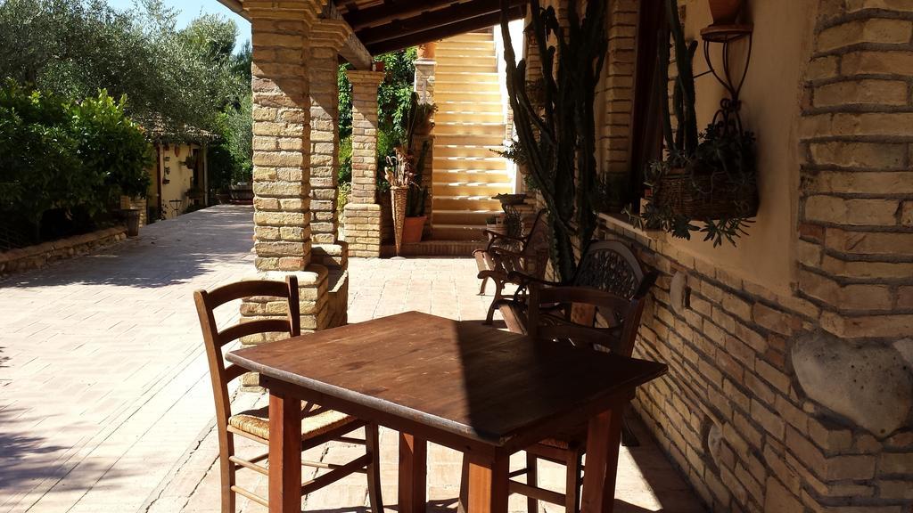 Agriturismo Col Morino Bed & Breakfast Pineto Luaran gambar